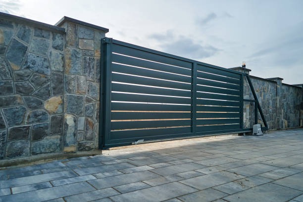 Benefits of Professional Fence Installation vs. DIY Projects